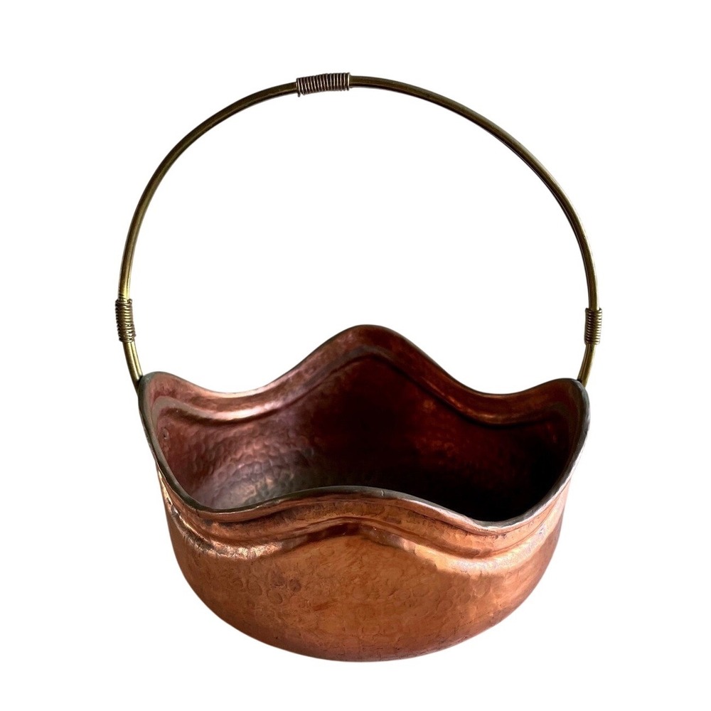 Vintage Hammered Copper Basket Brass Handle Wavy Rim Decorative Centerpiece 10in